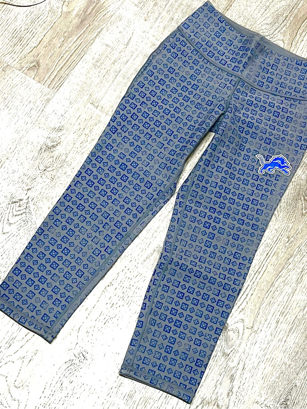 Detroit Lions Gray Ankle Leggings - Women's Cropped Athletic Pants